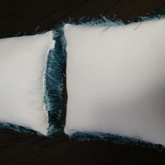 🏖⛵PIER 1 IMPORT TWO FLUFFY PILLOWS 🏝A FANTASTIC VINTAGE GIFT 🎁 - Picture 11 of 13